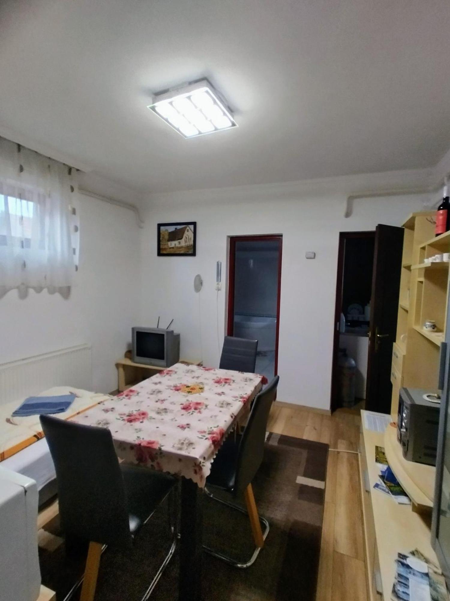 Bundik Vendeghaz Apartment Berettyóújfalu Ruang foto