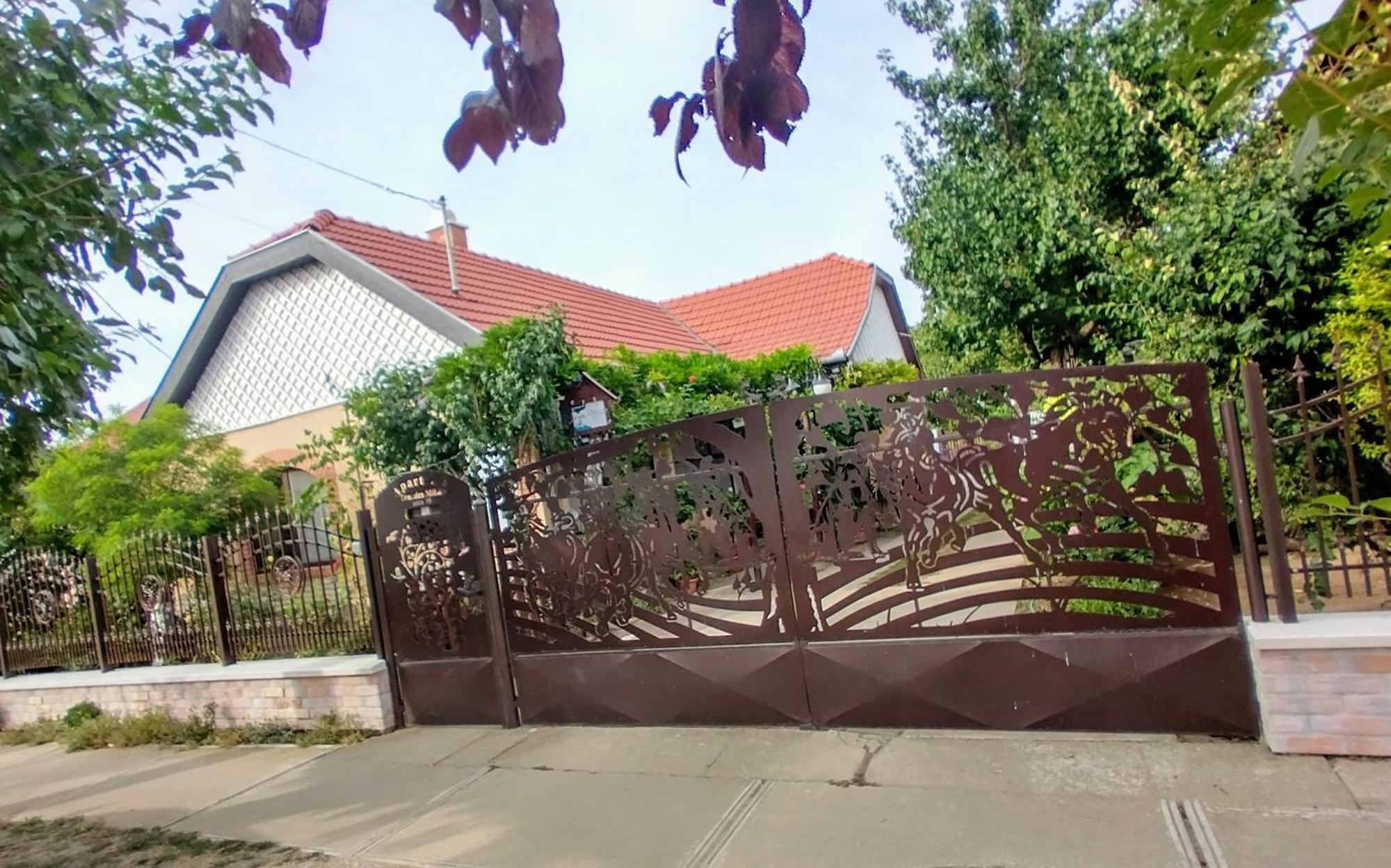Bundik Vendeghaz Apartment Berettyóújfalu Bagian luar foto